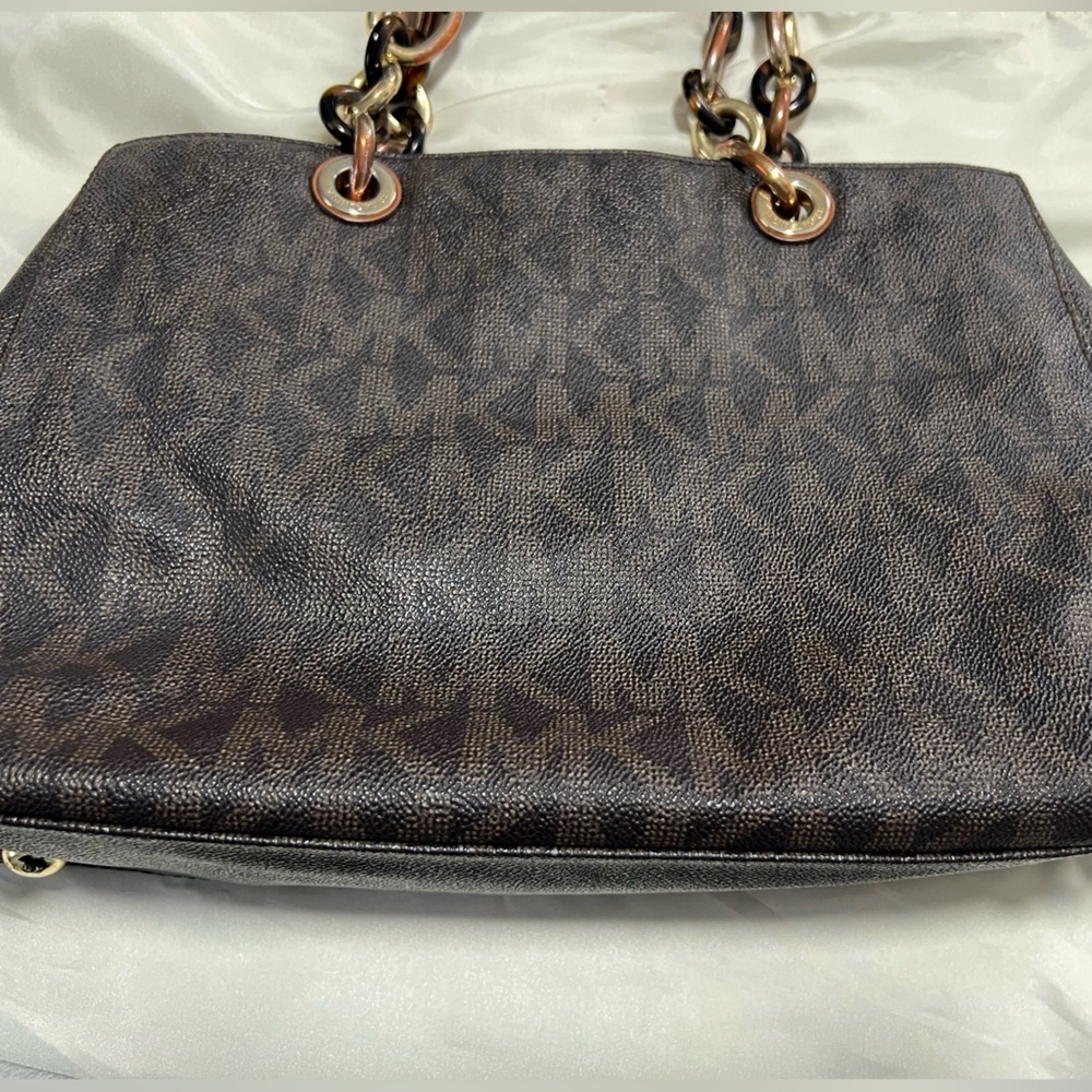 Micheal Kors Signature Tote - Picture 13 of 14